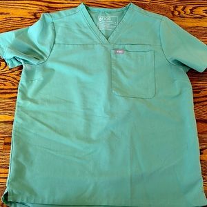 Figs size small scrub top